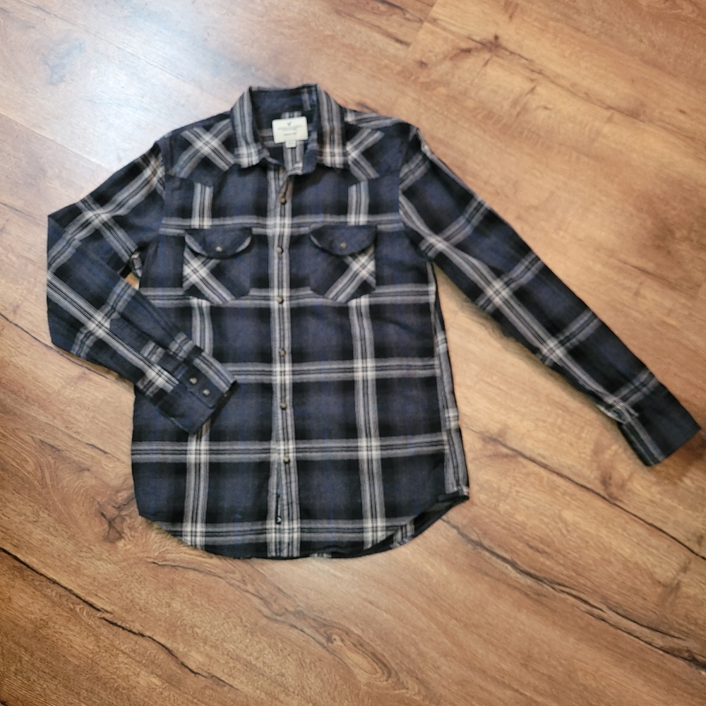 American Eagle snap button down plaid shirt